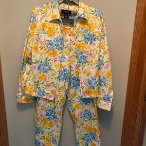 Jones New York floral jacket and pants set, size 14 pant and large jacket